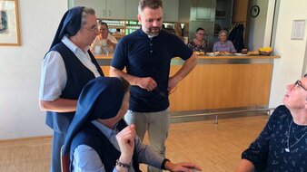 beim Pfarrcafe | © Sr. Katharina Laner