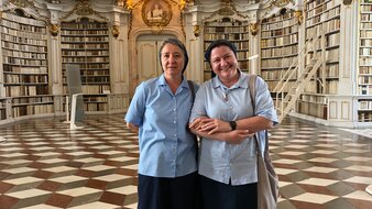 in der Stiftsbibliothek | © Sr. Katharina Laner